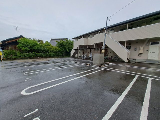 新美ハイツの駐車場