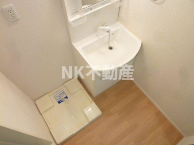 【洗面所】 | ウィステリア（八戸ノ里賃貸） | スペースが確保できる洗面所です