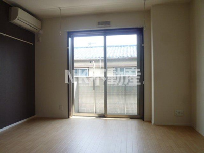 【寝室】 | ウィステリア（八戸ノ里賃貸） | 明るいお部屋です