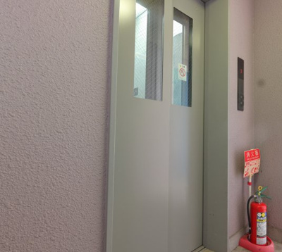 【エントランス】 | オーク＆パートナーズビル | エレベーターで３階です。