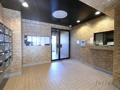 【エントランス】 | ライオンズマンション本蓮沼 | 

