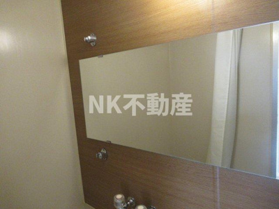 【浴室】 | F FLAT元町（エフ フラットモトマチ）（河内永和賃貸） | 大きな鏡があります