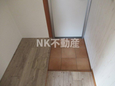 【玄関】 | F FLAT元町（エフ フラットモトマチ）（河内永和賃貸） | 明るい玄関です