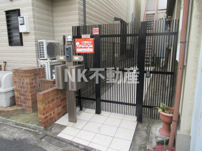 【エントランス】 | F FLAT元町（エフ フラットモトマチ）（河内永和賃貸） | エントランスです