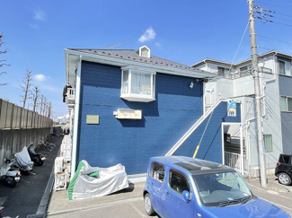 【外観】 | 小田急線「新百合ヶ丘」駅まで徒歩圏内の2階建てアパート！最寄りバス停徒歩3分♪雨の日の通勤やお出かけもバス利用でスムーズです♪
