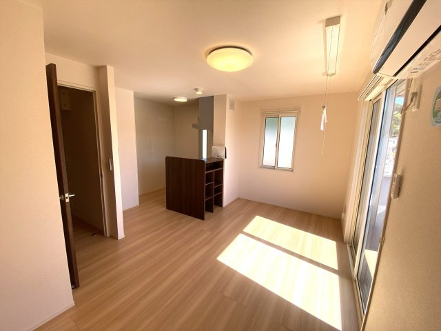 みつばち本町Ⅲ の居間・リビング