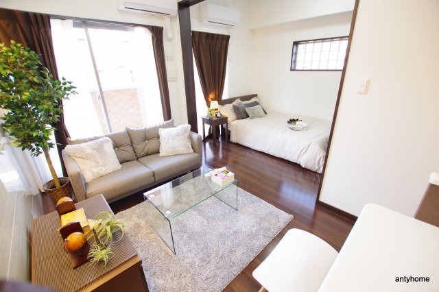 プレジオ江坂2　仲介手数料無料の居間・リビング