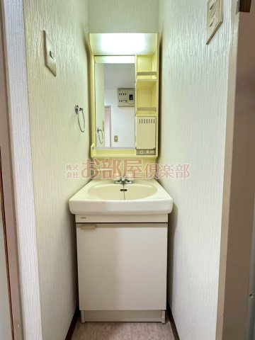 サンライズ荒木駅前の洗面所|スペースが確保できる洗面所です