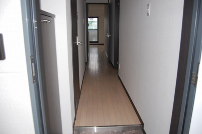 【玄関】 | リバーサイド | ※同建物反転タイプのお部屋