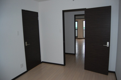 【居間・リビング】 | リバーサイド | ※同建物反転タイプのお部屋