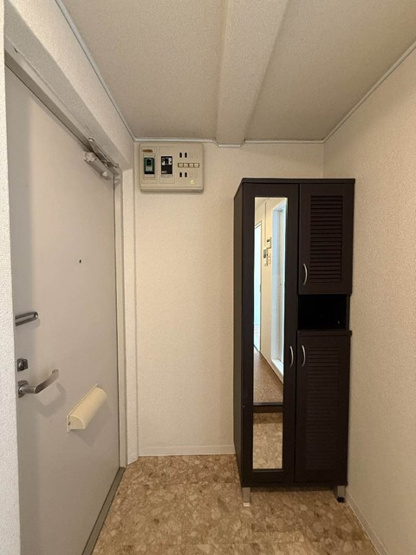 【玄関】 | ミングルAP.栗谷一番館 | 玄関には全身ミラー付きでお出かけの時の身だしなみ確認もばっちり！