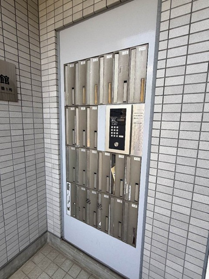 【エントランス】 | ミングルAP.栗谷一番館 | 防犯対策に有効なオートロック付きのエントランスです！一人暮らしの方も安心ですね♪