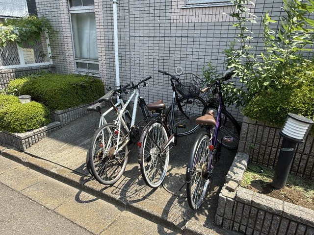 【その他共用部分】 | ミングルAP.栗谷一番館 | 敷地内に駐輪場を完備しています！荷物が重いときに自転車があれば助かりますね！