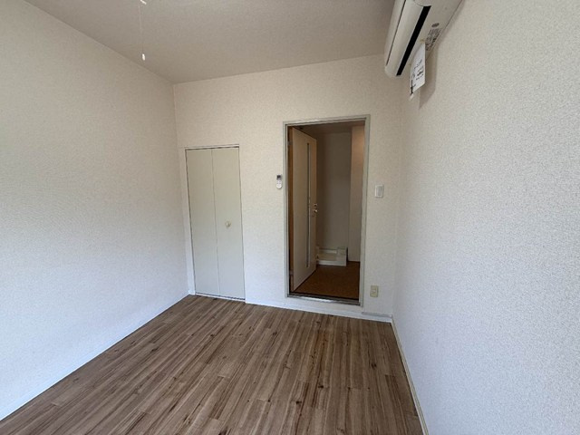【寝室】 | ミングルAP.栗谷一番館 | 南西向き洋室4.5帖☆クローゼットがあります♪お洋服の多い方もお部屋が片付いて快適に過ごせますね☆