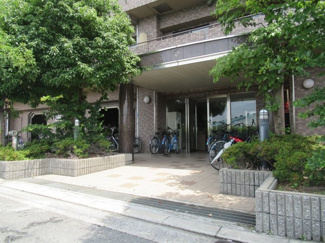 【エントランス】 | 落ち着いたエントランスです