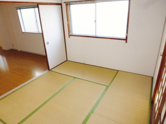 京作コーポの和室