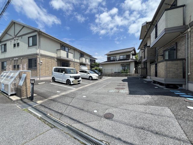 パストラルＫＡ棟の駐車場