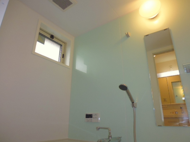 シャロームの浴室|浴室窓