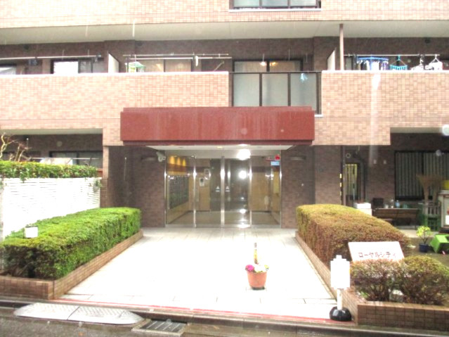 ローヤルシティ実籾　習志野市実籾１丁目　中古マンション　京成本線「実籾」駅　徒歩約４分のエントランス|清潔なエントランスです