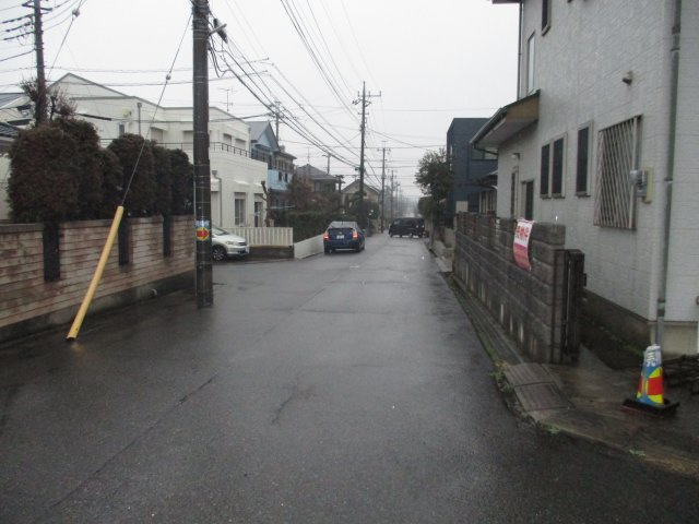 八千代市勝田台４丁目　中古戸建　北西×南西の角地の前面道路含む現地写真|前面道路含む現地写真です　北西側