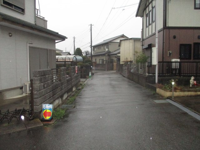 八千代市勝田台４丁目　中古戸建　北西×南西の角地の前面道路含む現地写真|前面道路含む現地写真です　南西側