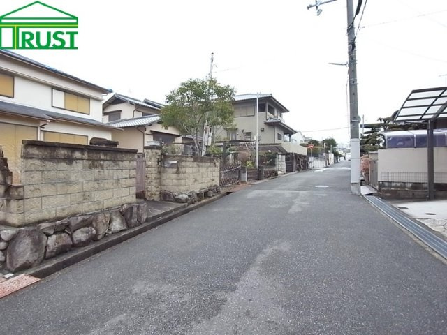 本多聞3丁目売土地の前面道路含む現地写真