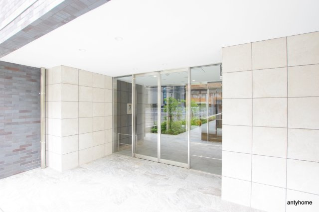 ブルフォルトゥーナ扇町　仲介手数料無料のエントランス