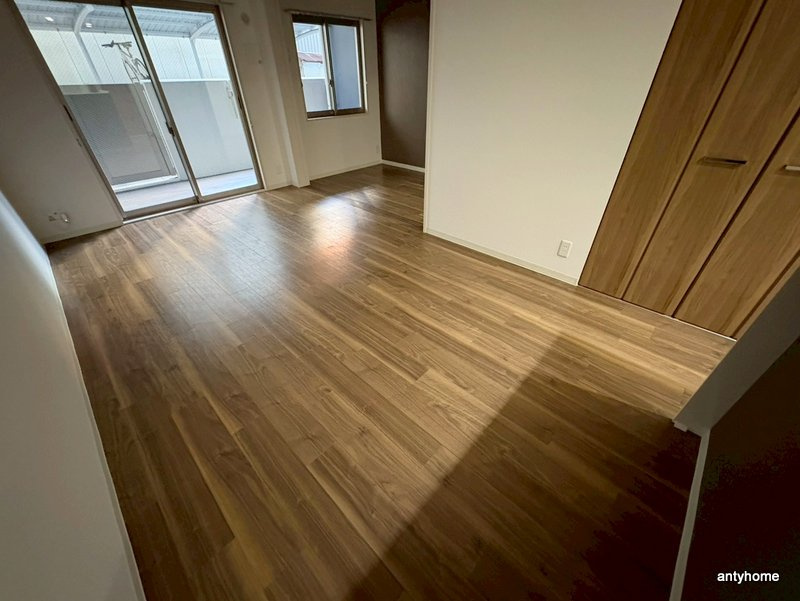 ブルフォルトゥーナ扇町　仲介手数料無料の居間・リビング