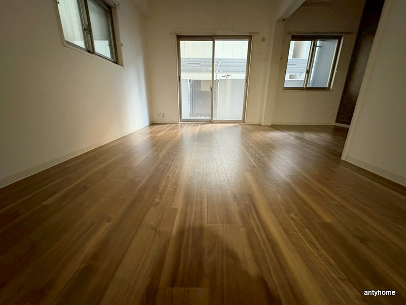 ブルフォルトゥーナ扇町　仲介手数料無料の居間・リビング