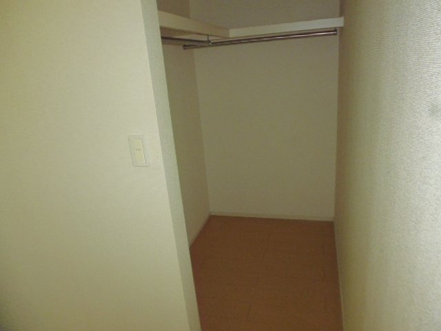 フローレスタタウンＢの収納|ウォークインクローゼット