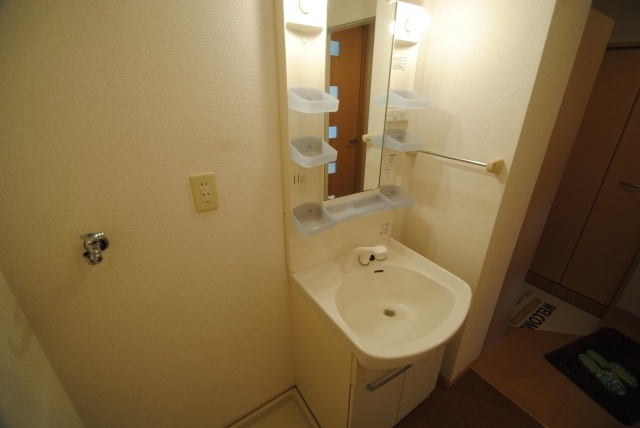 ミカハウスⅡの独立洗面台|内装イメージ：同物件別室