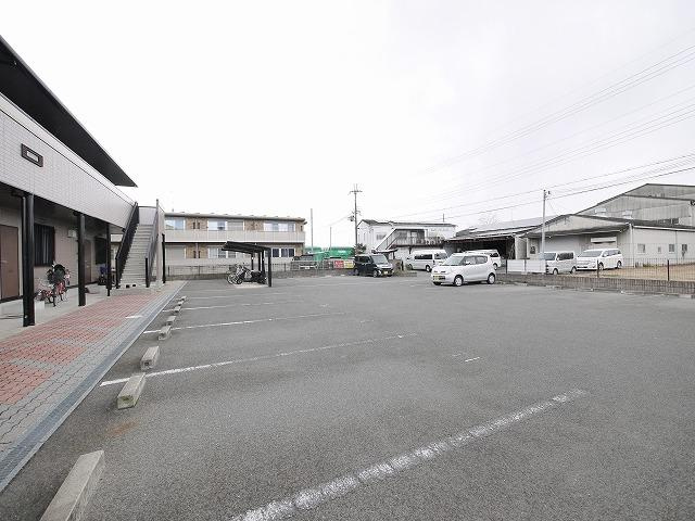 グランディール（北之庄西町）の駐車場|駐車場に車を止められます