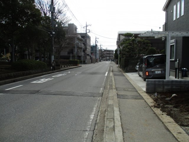 花見川区幕張本郷７丁目　新築戸建全２棟　JR総武線「幕張本郷」駅　徒歩約１０分の前面道路含む現地写真|前面道路含む現地写真です　南東側公道
