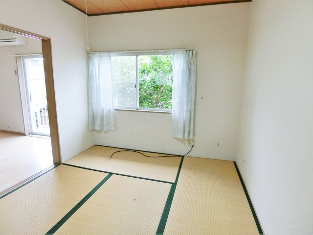 リバーサイドハイツの和室