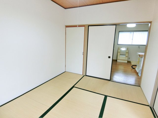 リバーサイドハイツの和室