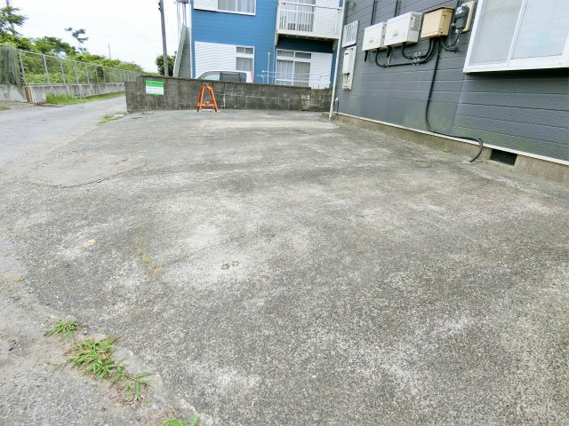 リバーサイドハイツの駐車場
