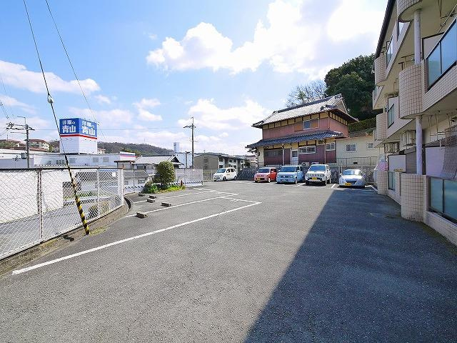ラ・カーサ東生駒の駐車場|駐車場完備です