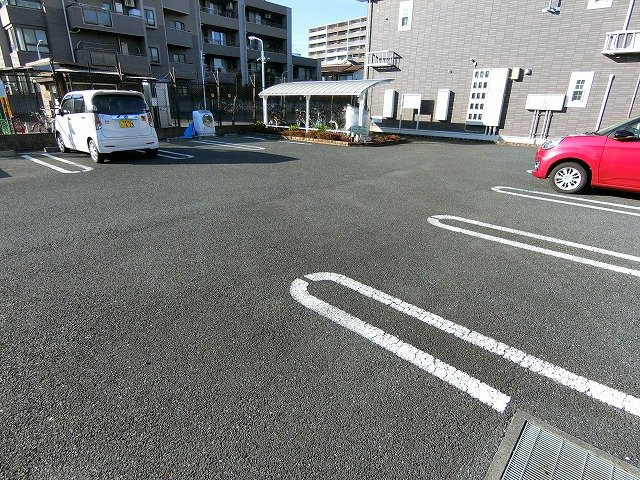 サンスウィートの駐車場