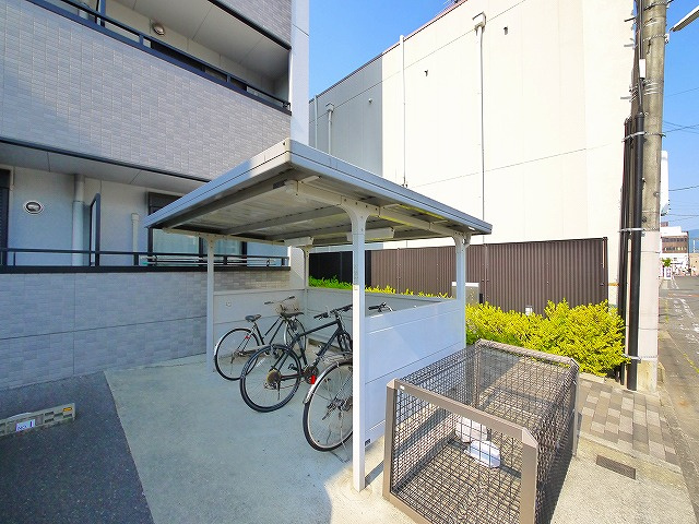 グラン・シャリオ（芝辻町）のその他共用部分|自転車置き場です