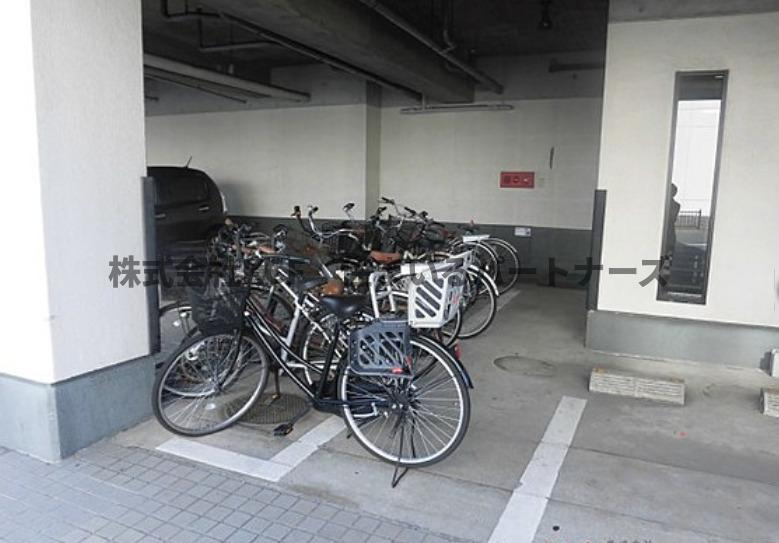 タワーサイドビルの駐車場|駐車場があるので、車を買う予定の方も安心です