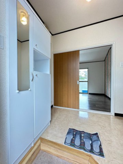 【展望】 | 玄関から室内への景観です！キッチンの奥に洋室6帖のお部屋があります♪