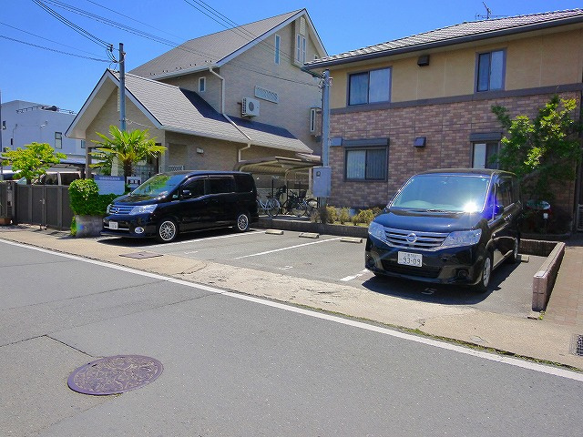 リッツハウスの駐車場|駐車場に車を止められます