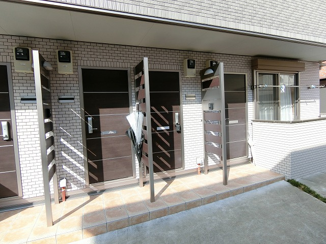 Ruhe（ルーエ）A棟のエントランス