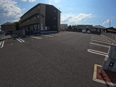 【駐車場】 | ＫＳ・Ｉ | 広々とした駐車場があります