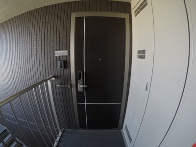 【エントランス】 | ＫＳ・Ｉ | 階段上がって2階のお部屋になっております