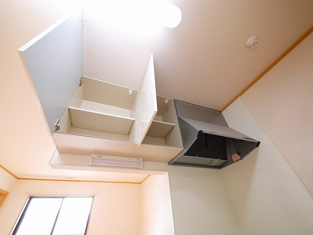 ラキアクアのキッチン|コンパクトなキッチンで掃除もラクラク