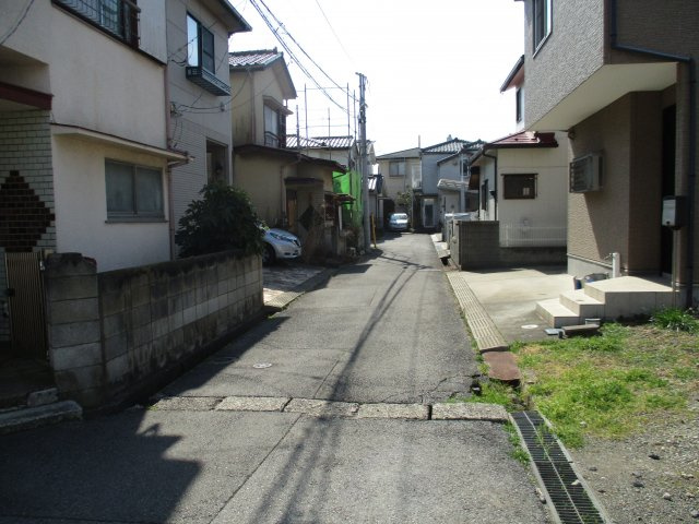 八千代市大和田新田　土地　北西×北東の角地の前面道路含む現地写真|前面道路含む現地写真です　北西側私道