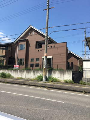 【前面道路含む現地写真】 | 大津市仰木の里2丁目4-7　中古戸建 | 外観 南側(手前は県道315号 仰木雄琴線）