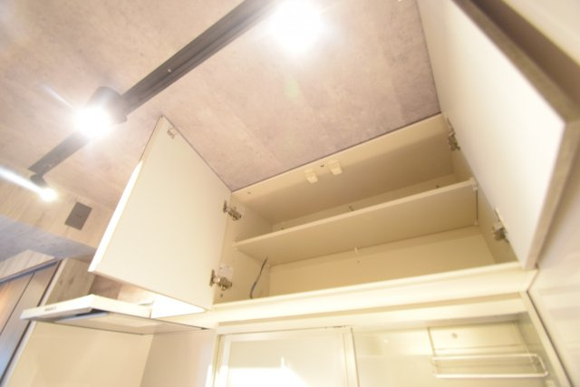 行徳マンションのキッチン|キッチン上部収納