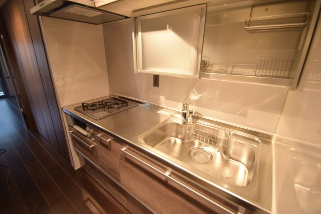 行徳マンションのキッチン|2口システムキッチン